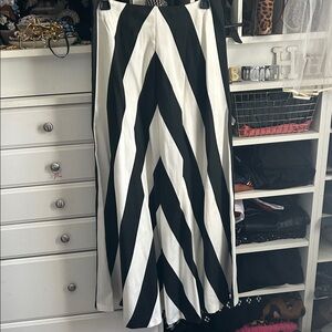 Badgley Mischka Black and White Chevron Maxi Skirt